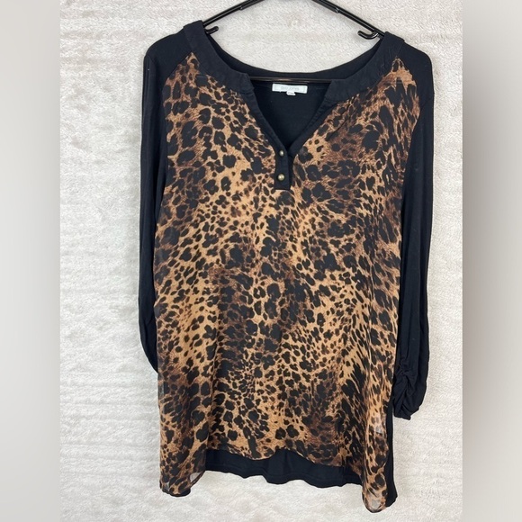 Ava James Tops - AVA JAMES Animal Print Mobwife Blouse Top Size Medium Pewter Buttons